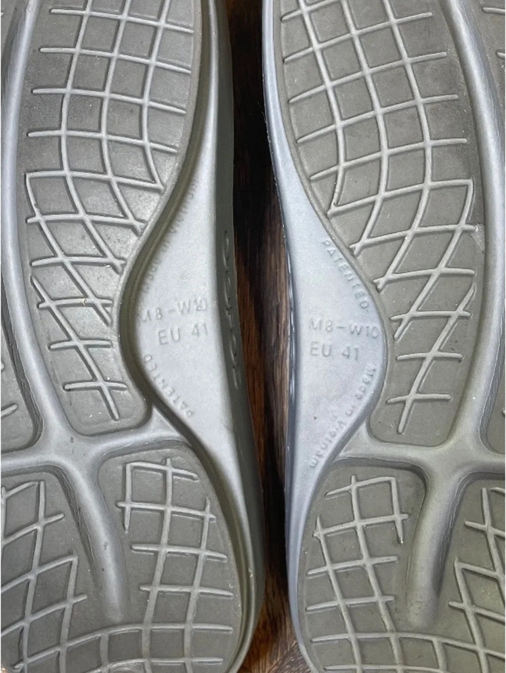Oofos Gray Slip On Flip Flop size 41 Recovery Arch Support Mens 8 Womens 10